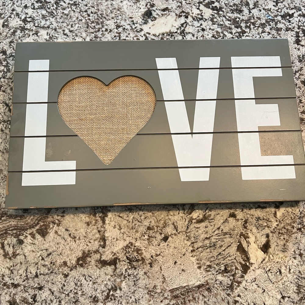 Love pallet sign